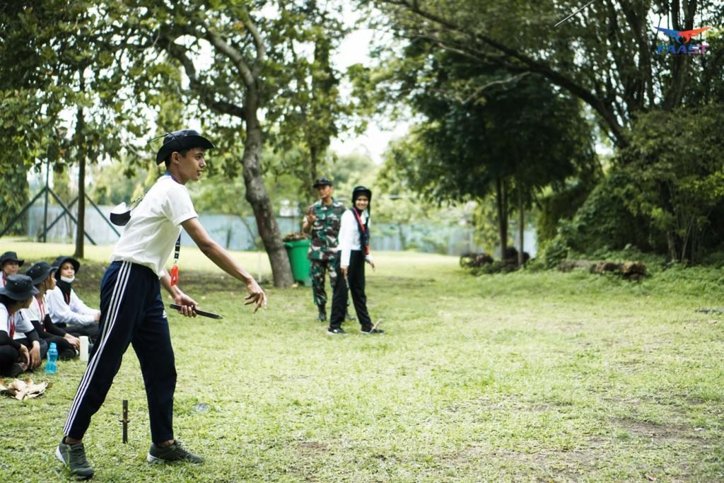Siswa mengikuti salah satu aktivitas dalam Pekan Disiplin dan Kepemimpinan FAAST Penerbangan.