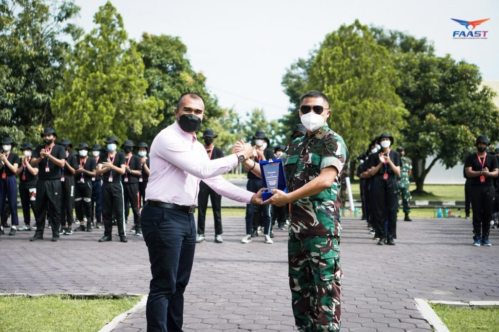 Kegiatan outbond FAAST Penerbangan Yogyakarta di lingkungan Denhanud TNI AU.